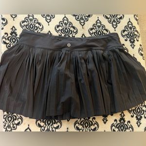 Lululemon black pleated skirt